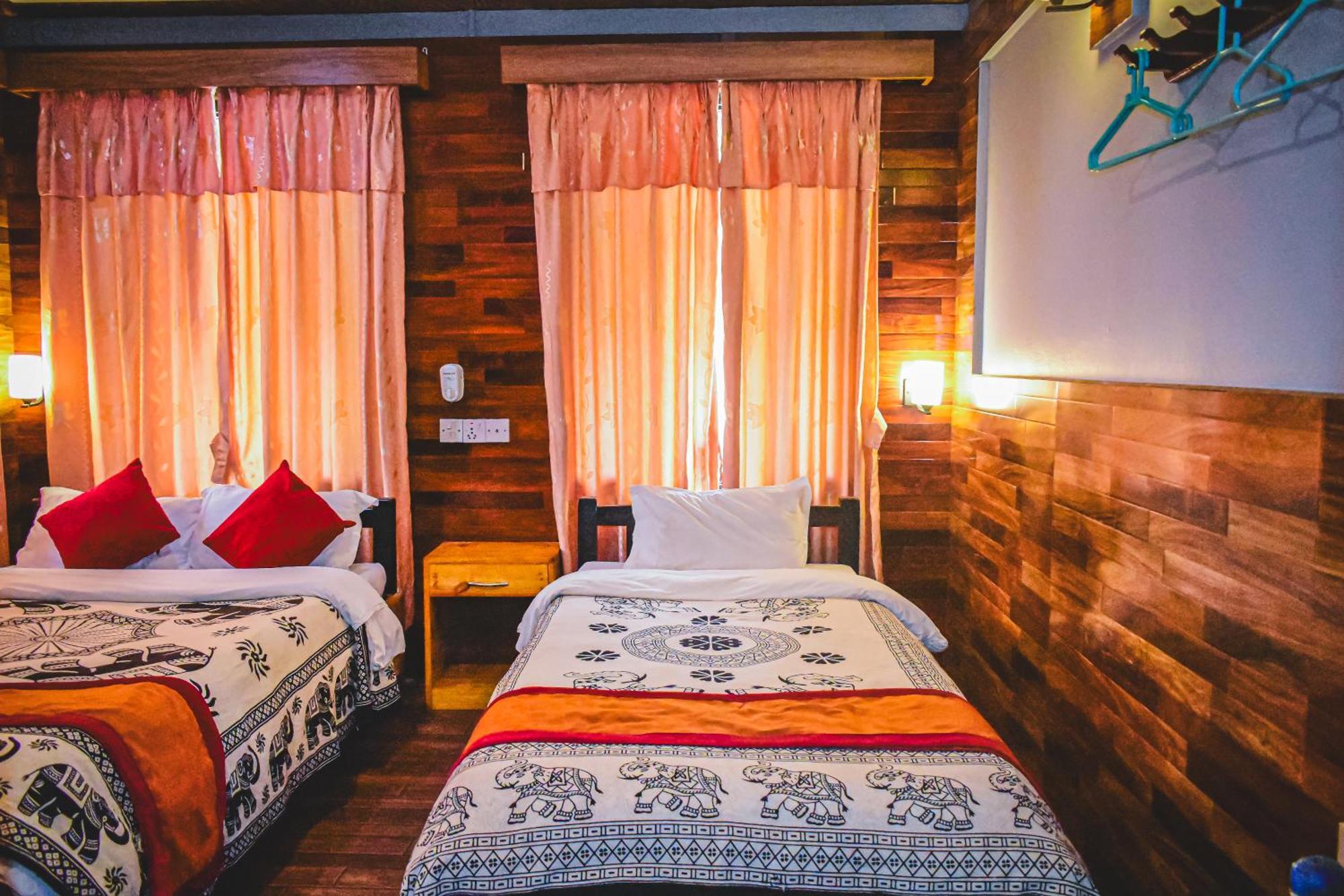 Hotel Riverside With Swimming Pool Sauraha Exterior photo