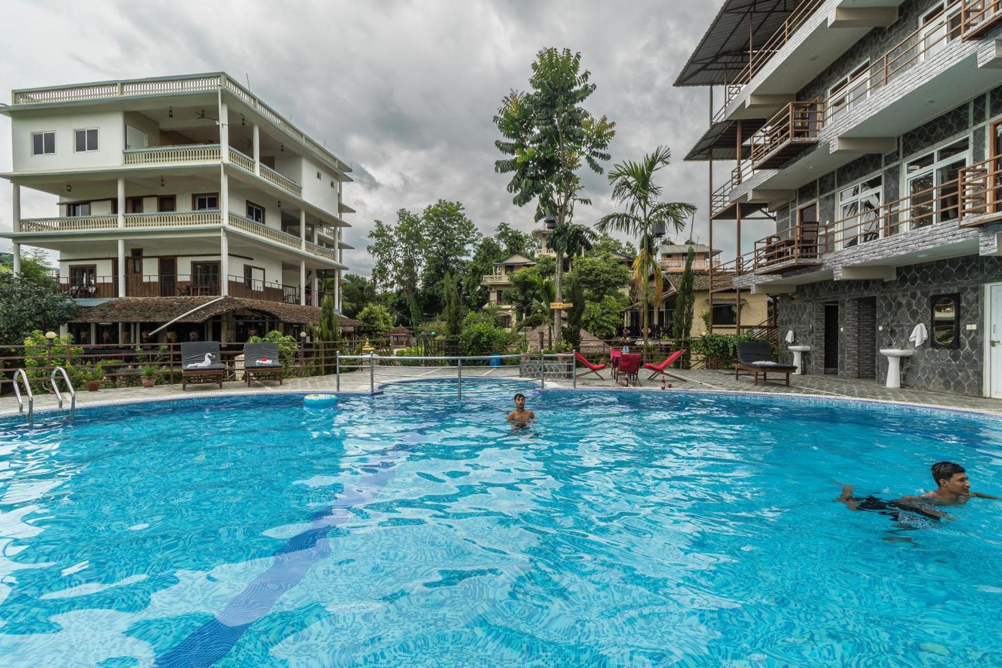 Hotel Riverside With Swimming Pool Sauraha Exterior photo