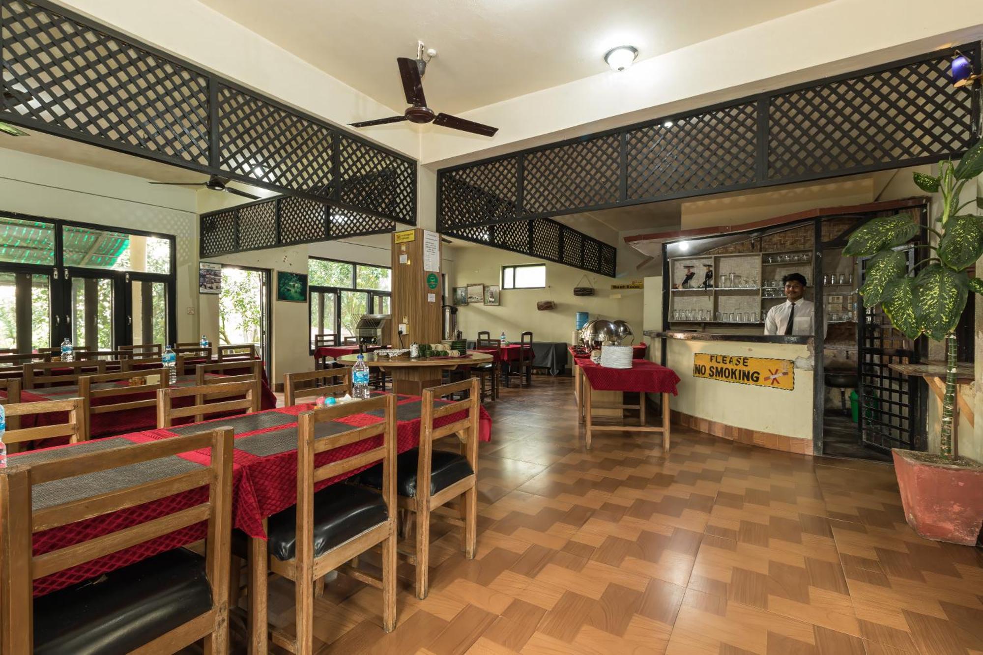 Hotel Riverside With Swimming Pool Sauraha Exterior photo
