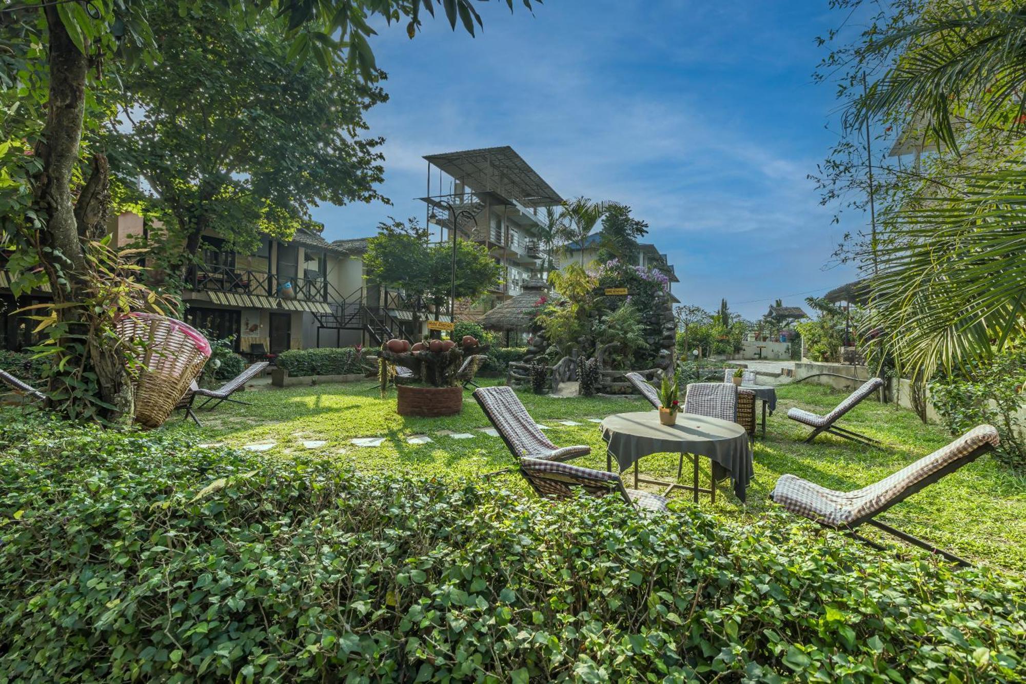 Hotel Riverside With Swimming Pool Sauraha Exterior photo