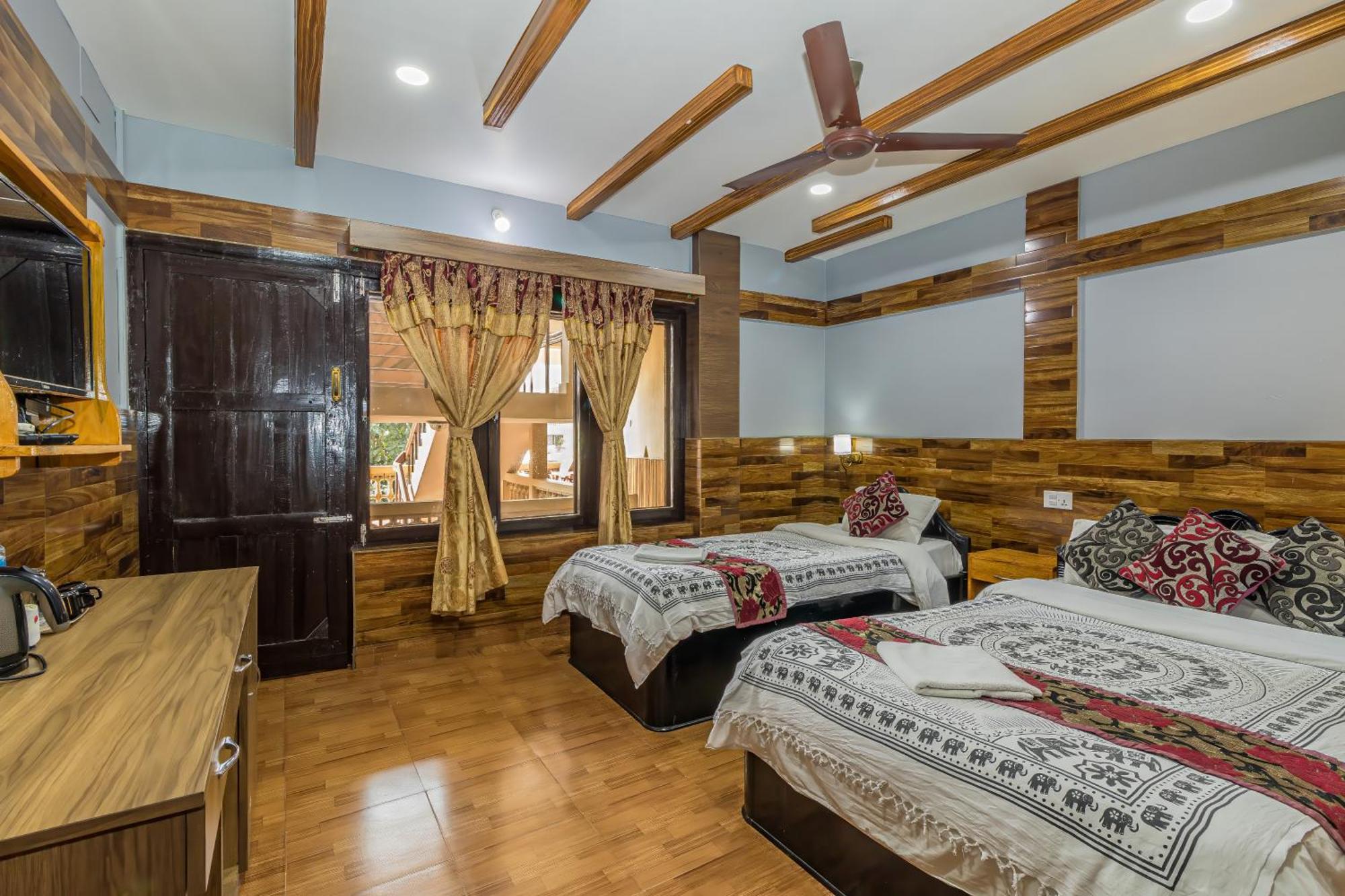 Hotel Riverside With Swimming Pool Sauraha Exterior photo