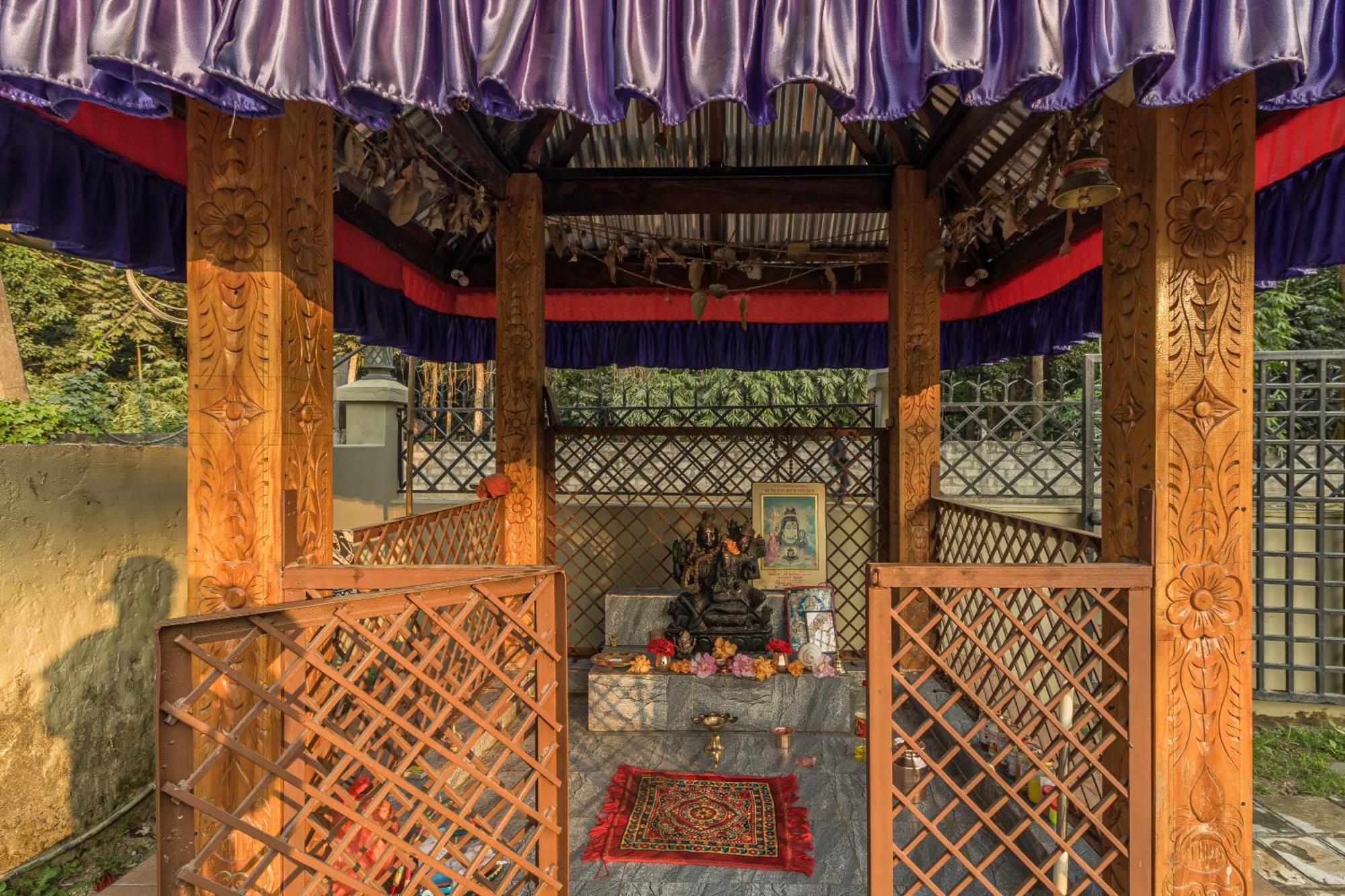 Hotel Riverside With Swimming Pool Sauraha Exterior photo