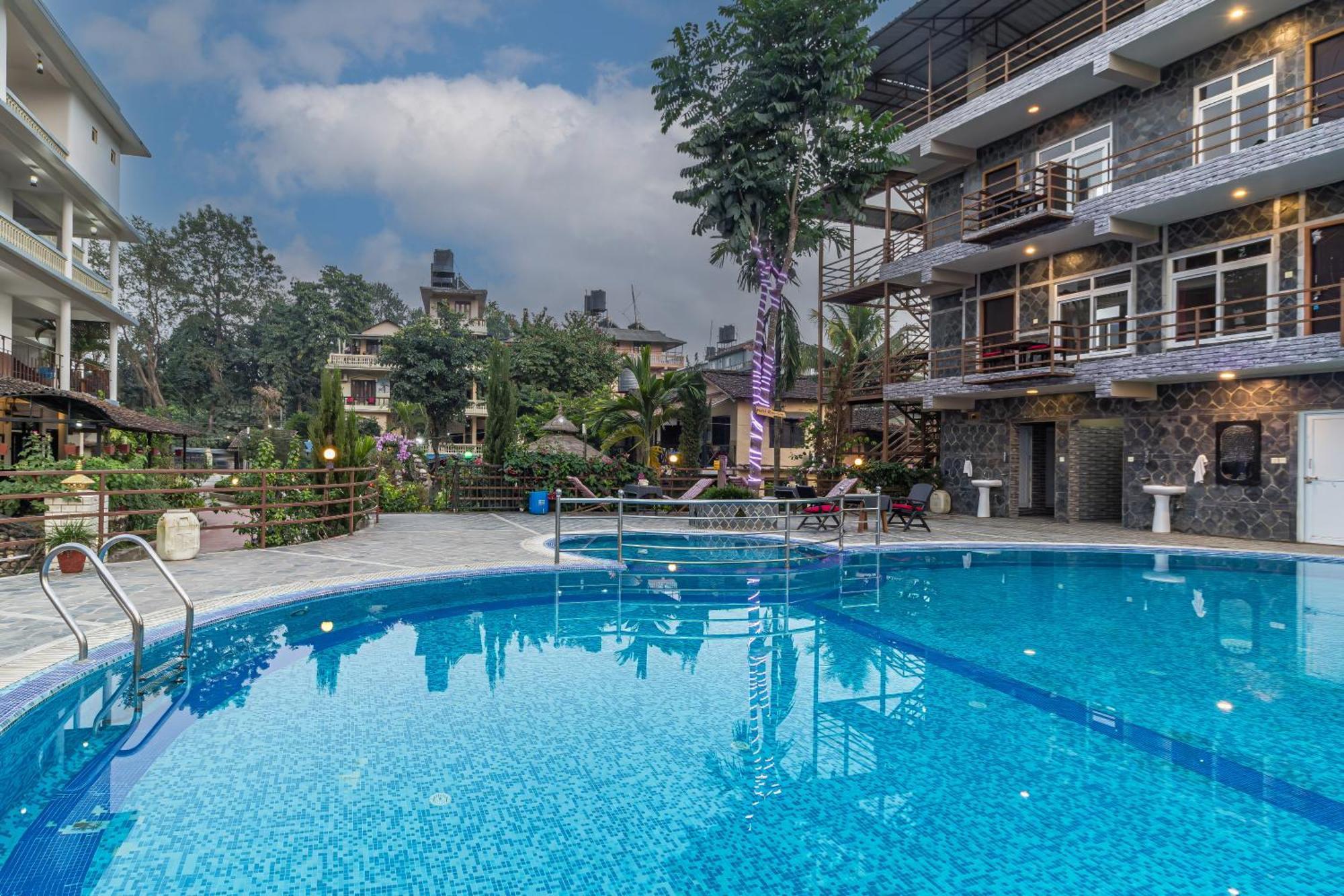 Hotel Riverside With Swimming Pool Sauraha Exterior photo