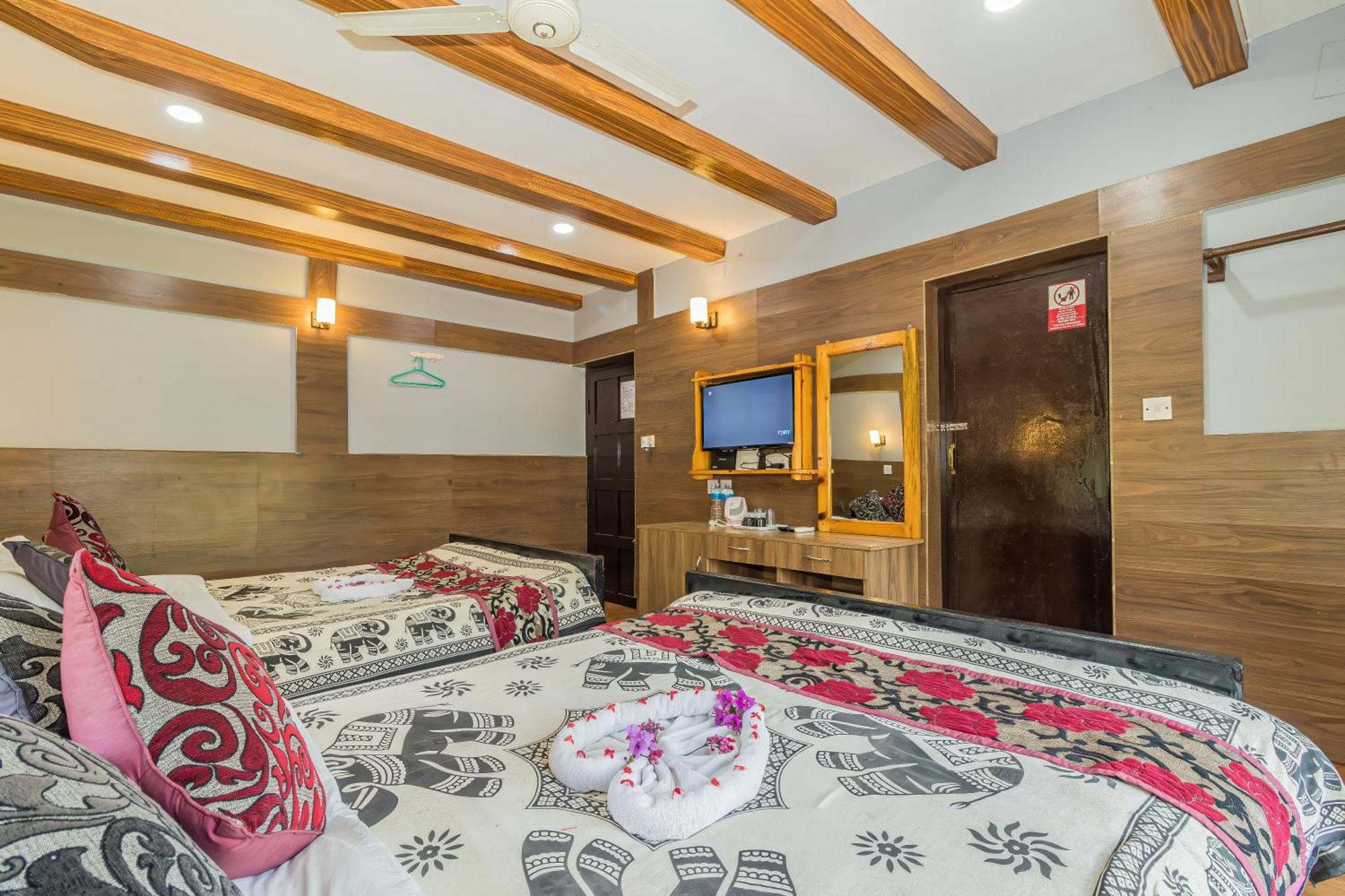 Hotel Riverside With Swimming Pool Sauraha Exterior photo