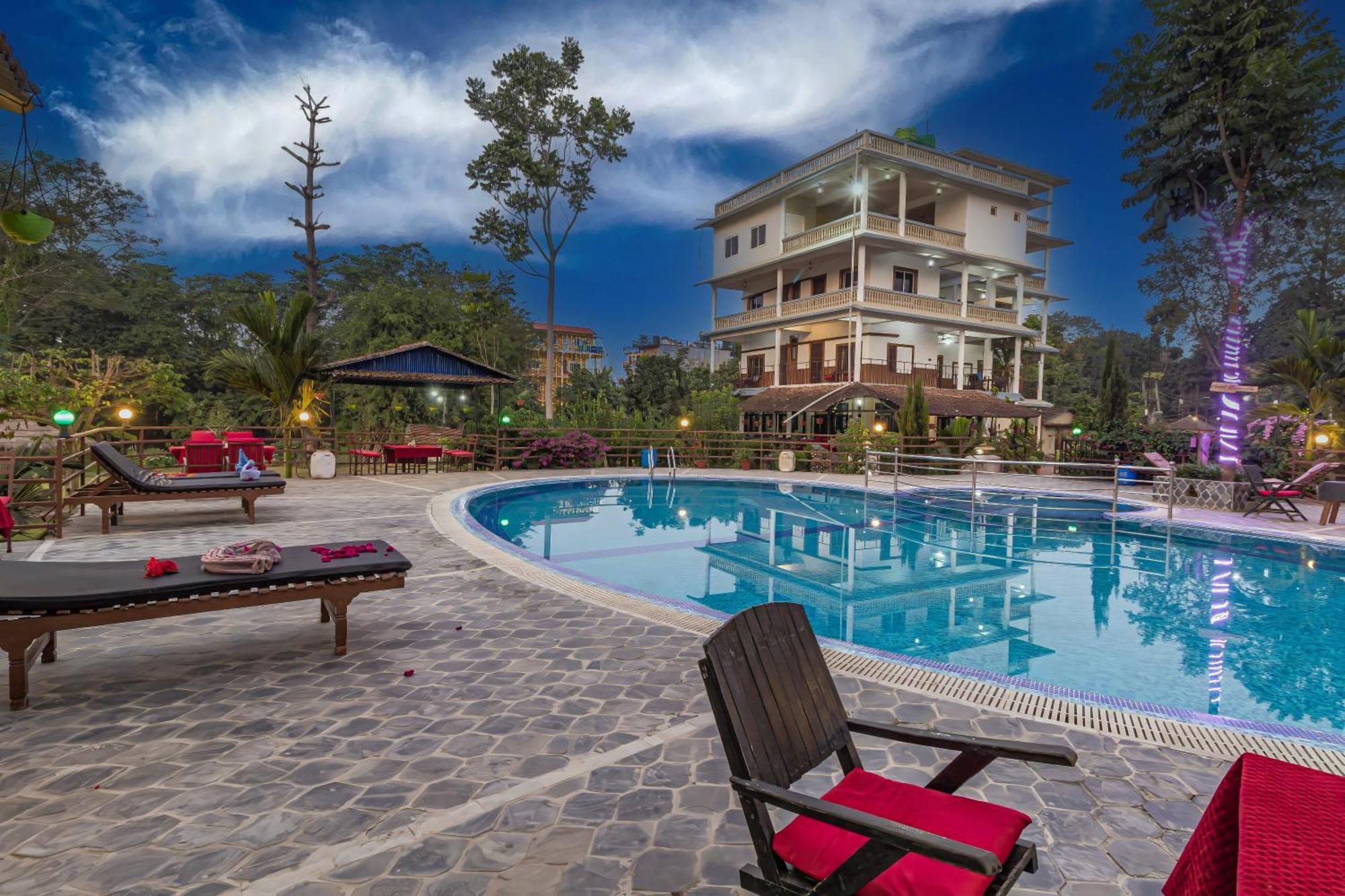 Hotel Riverside With Swimming Pool Sauraha Exterior photo