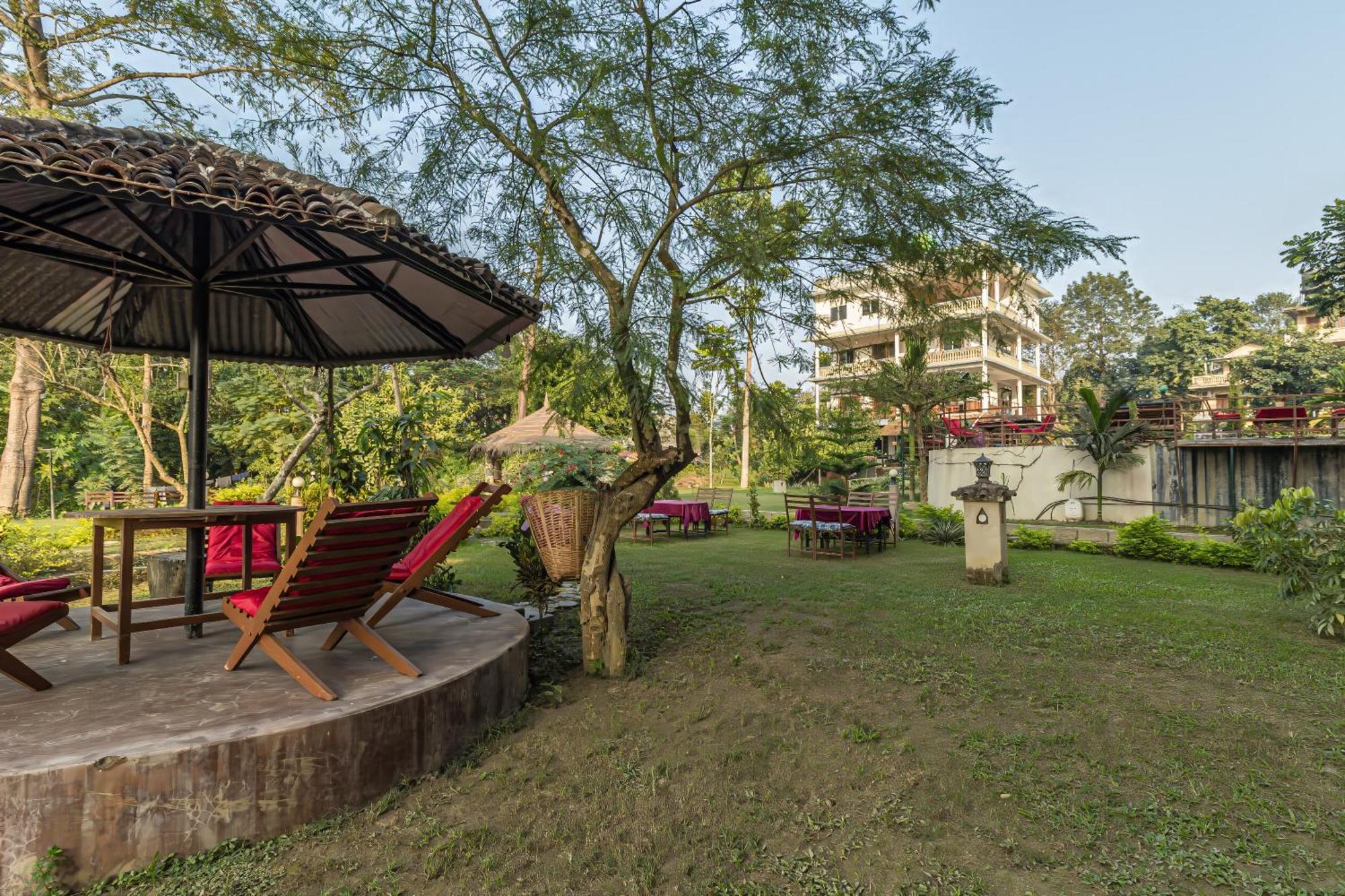 Hotel Riverside With Swimming Pool Sauraha Exterior photo