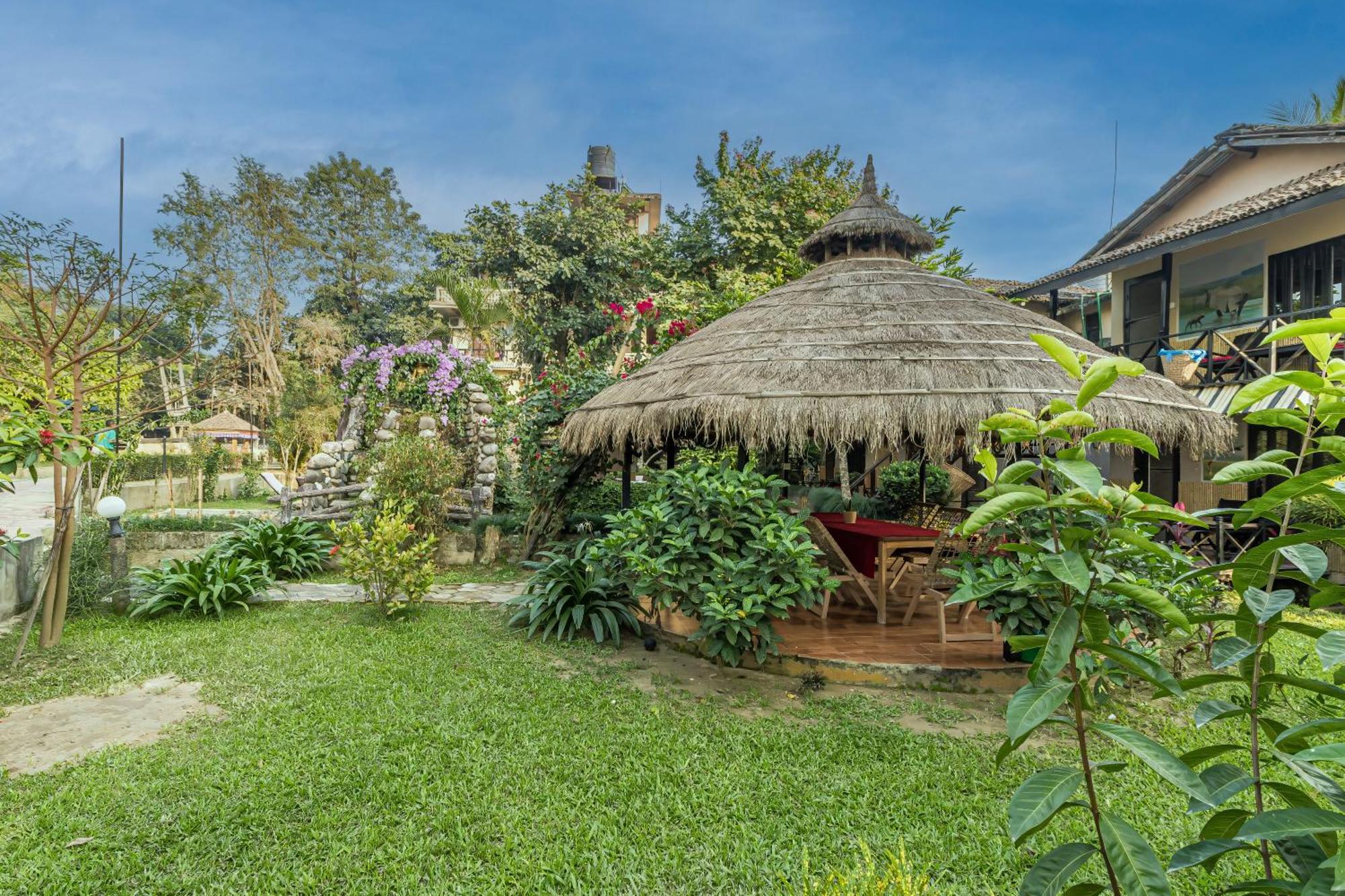 Hotel Riverside With Swimming Pool Sauraha Exterior photo
